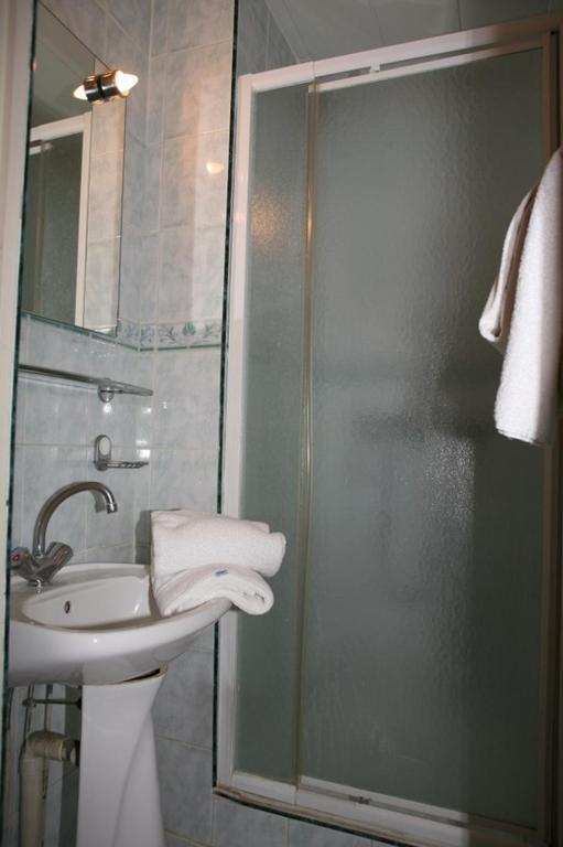 Sully Hotel Париж Экстерьер фото